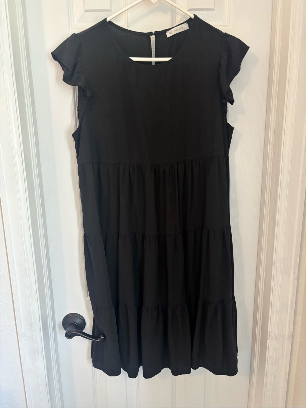 Women’s Black Tiered Flutter-Sleeve Casual Dress
